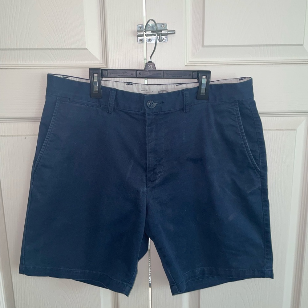 Old Navy above the knee Navy Khaki shorts.